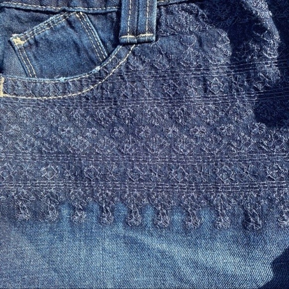 Aqua embroidered cutoff shorts - Picture 9 of 12